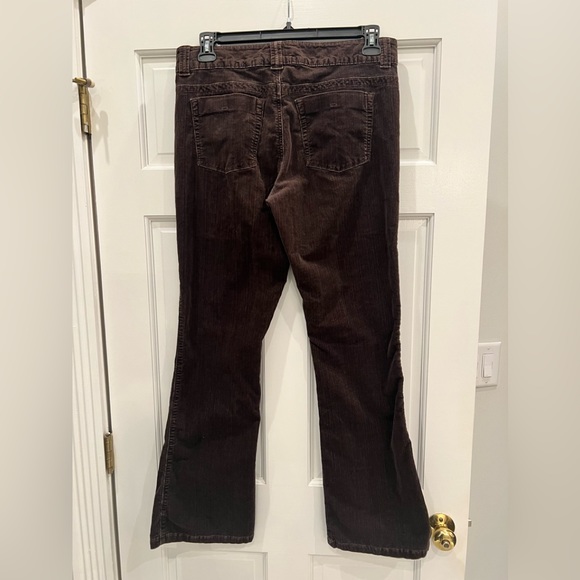 Lee Women’s low rise corduroy boot cut pants. Size 11/12 - Picture 2 of 2
